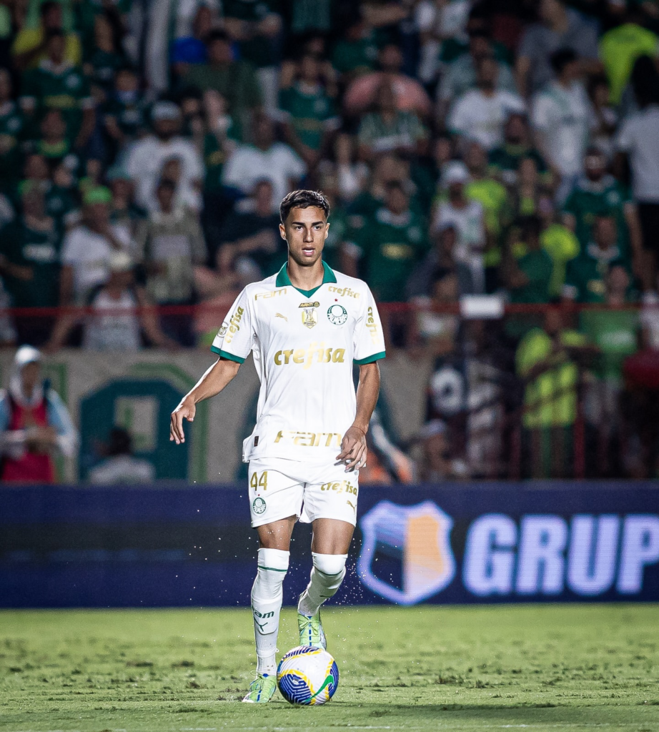 Palmeiras acerta a venda do zagueiro Vitor Reis para o Manchester City