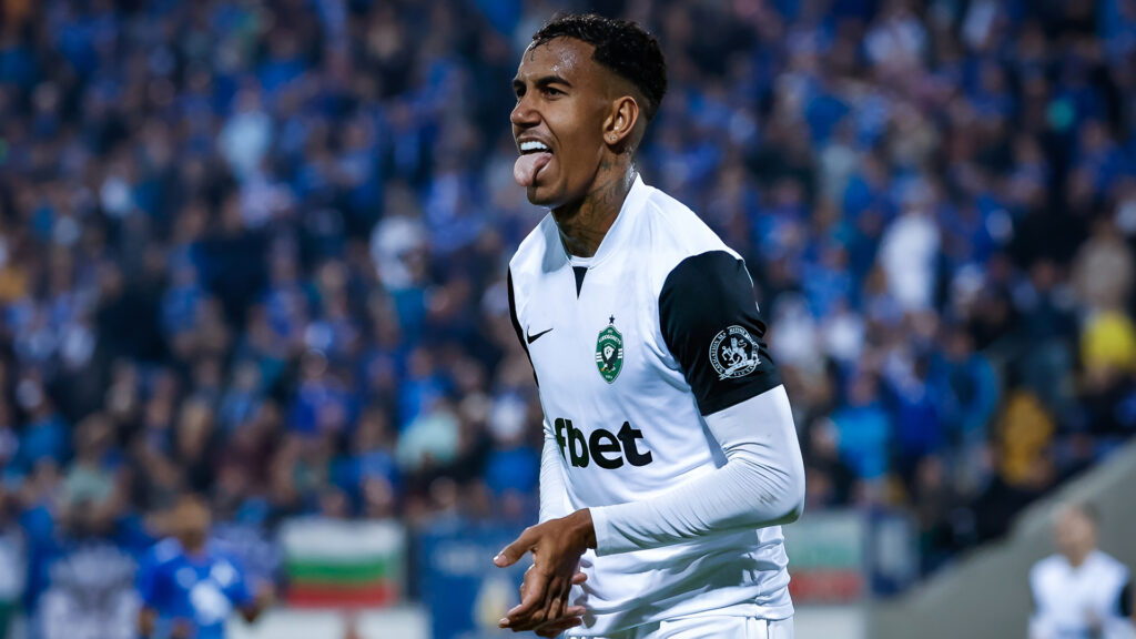 Botafogo encaminha a contratação do atacante Rwan Cruz, do Ludogorets