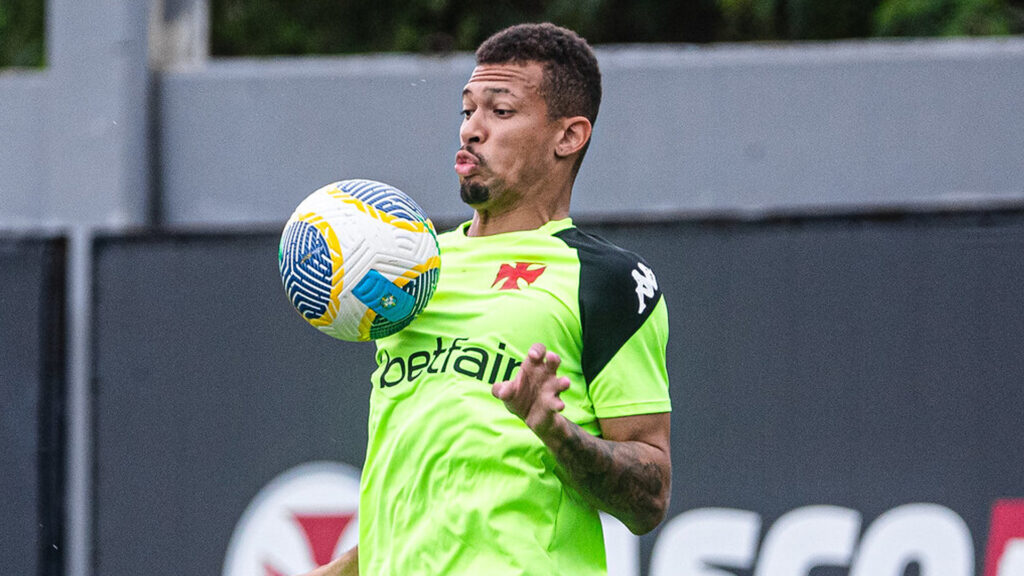 Cruzeiro encaminha a contratação do zagueiro João Victor, do Vasco