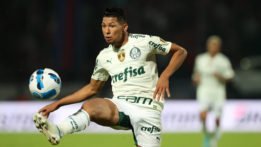 Atlético Mineiro prepara proposta pelo atacante Rony, fora dos planos do Palmeiras