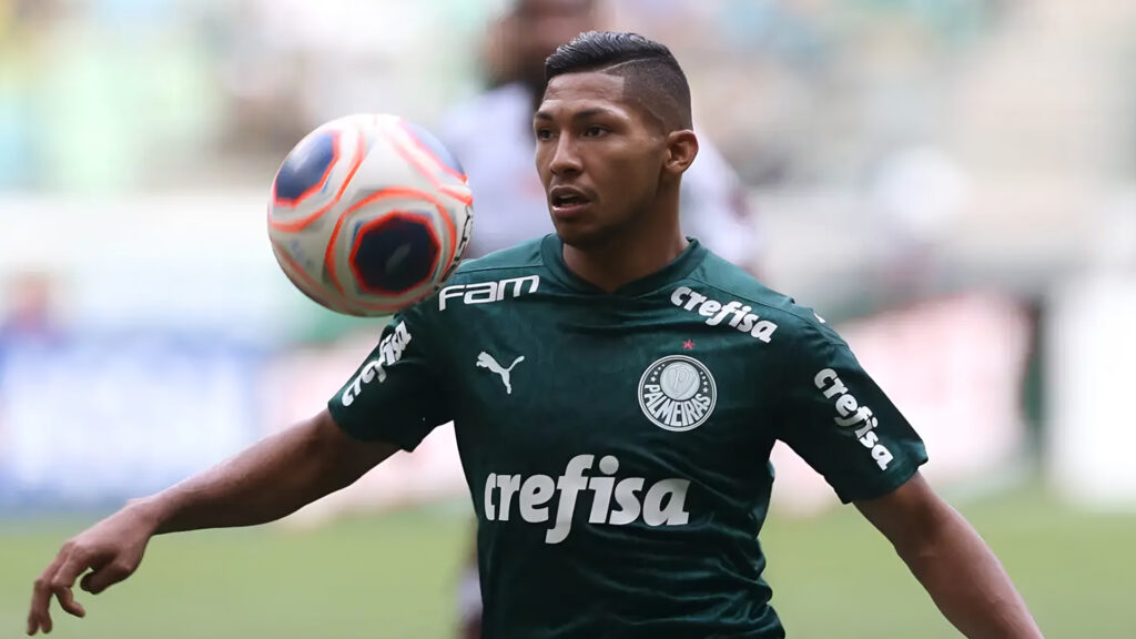 Vasco atravessa Atlético Mineiro e encaminha a contratação do atacante Rony, do Palmeiras